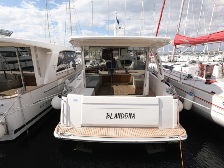 Pronájem Jachta Greenline Yachts s licencí