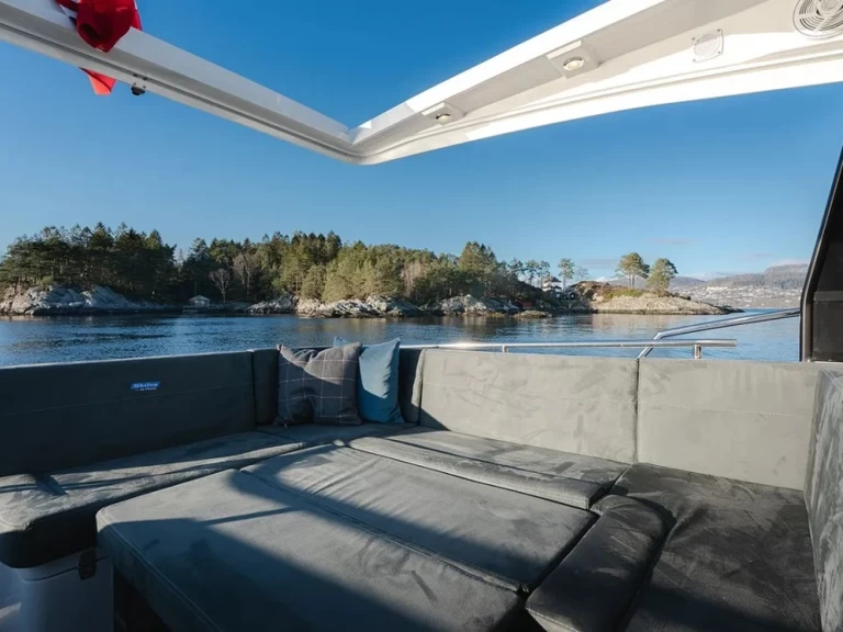 Pronajmout Motorová loď se skipperem či ne Viknes v Sukošan