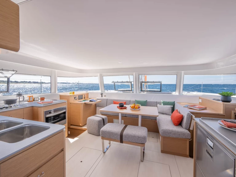 Bénéteau Excess 14 jednotlivci a charterové společnosti v Le Marin