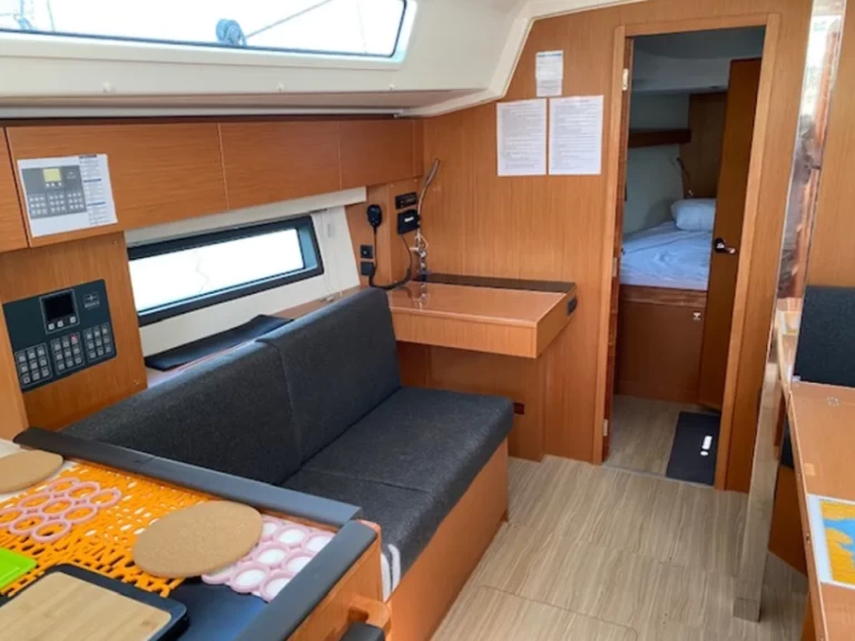 Pronájem lodi Bavaria Bavaria C42 v Alimos na Samboatu