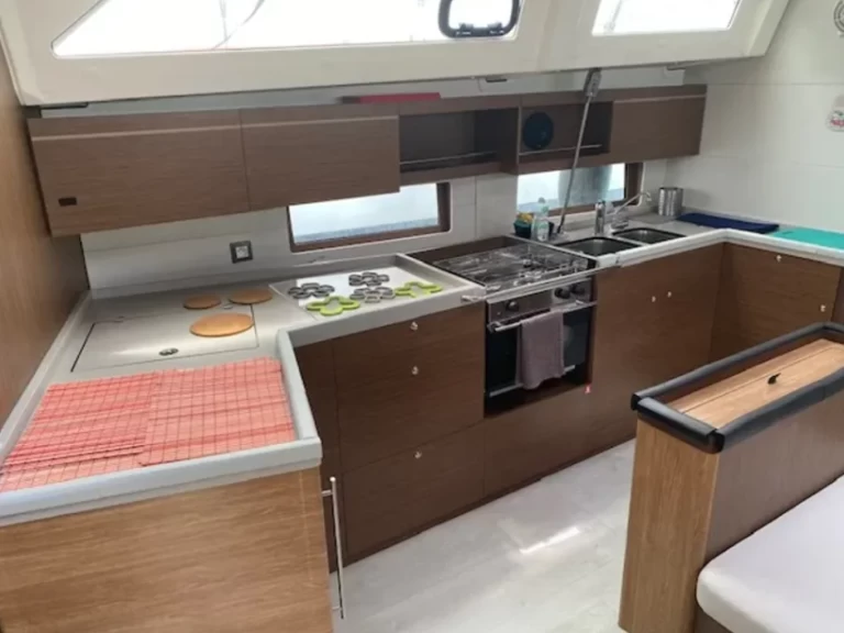 Pronajmout si Bénéteau Oceanis 46.1 v Alimos