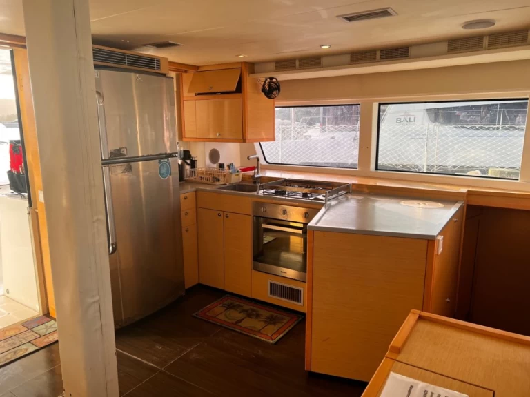 Pronájem Katamarán Lagoon s licencí