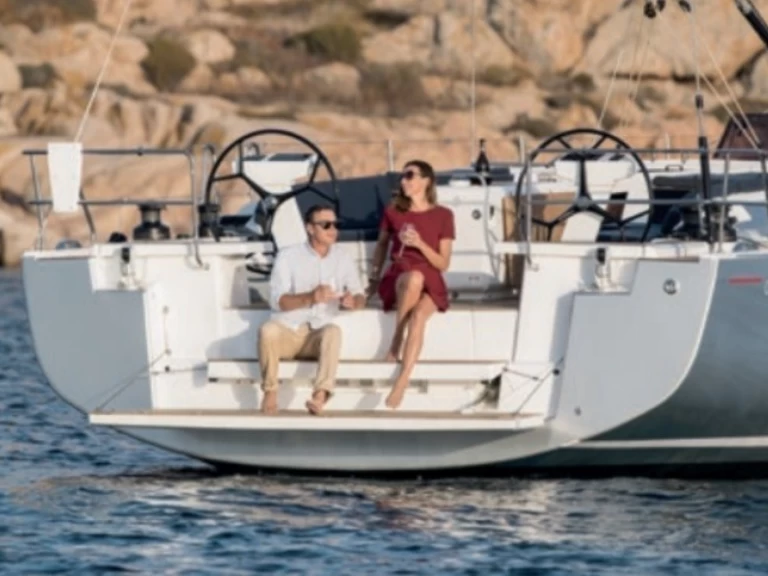 Pronajmout si Bénéteau Oceanis 51.1 v Alimos