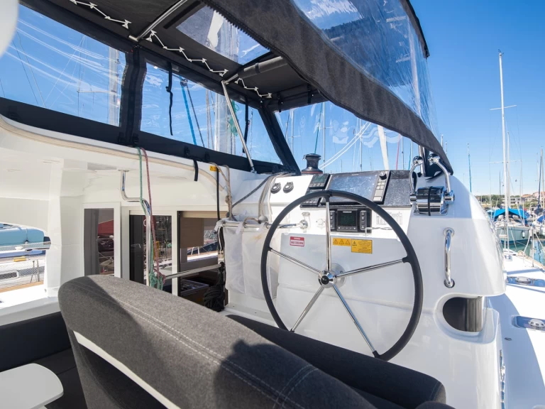 Katamarán k pronájmu v Pomer za nejlepší cenu