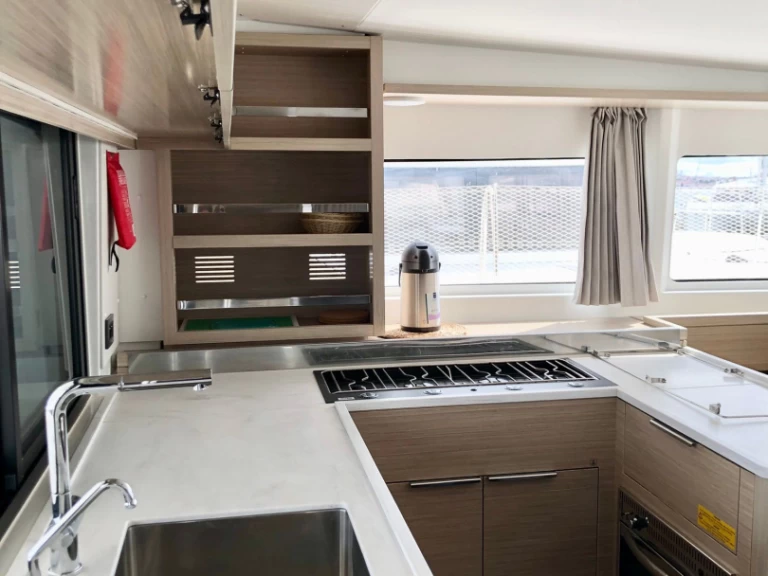 Pronájem jachty v Pomer -Lagoon Lagoon 46 na Samboatu