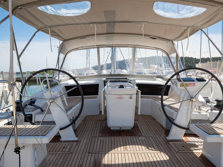 Pronájem Plachetnice Bénéteau s licencí