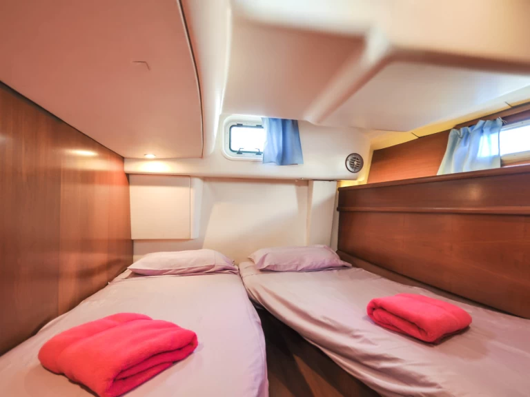 Pronájem Plachetnice Jeanneau s licencí