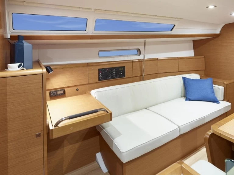 Pronájem lodi Alimos lákavé ceny Sun Odyssey 389