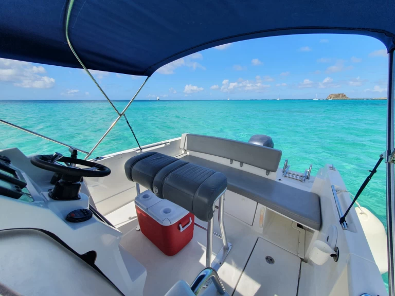 Motorová loď k pronájmu v Marigot za nejlepší cenu