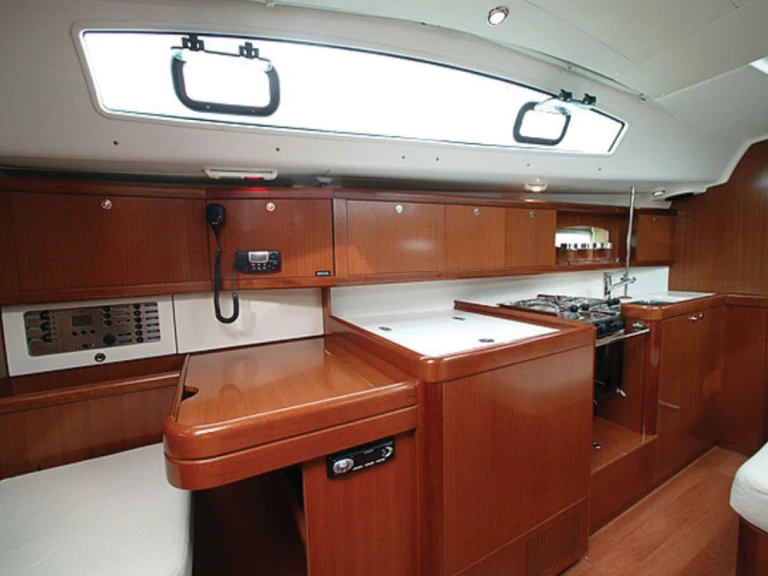 Pronájem lodi Eleusis lákavé ceny Oceanis 40