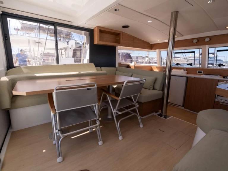 Bali Bali Catsmart jednotlivci a charterové společnosti v Saint-Mandrier-sur-Mer