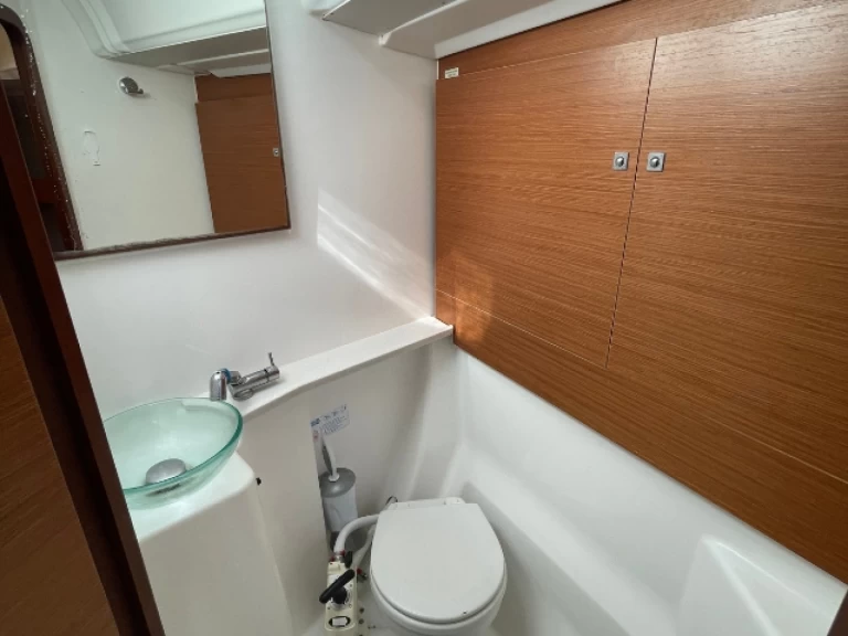 Pronajmout si Dufour Dufour 460 Grand Large v Alimos