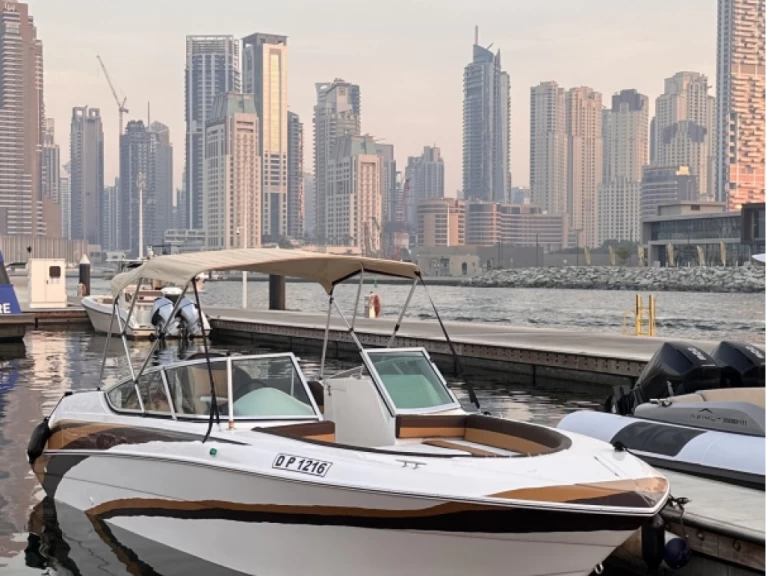 Pronájem Motorová loď v Dubai -Sealine Hannibal 730