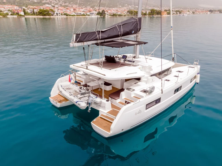 Pronájem lodi Kaštela lákavé ceny Lagoon 46
