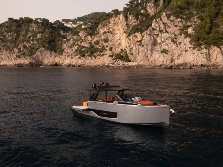 Pronajmout si Cranchi A 46 Luxury Tender v Sorrento