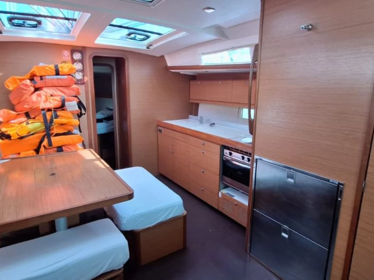 Dufour Dufour 460 Grand Large jednotlivci a charterové společnosti v Trogir