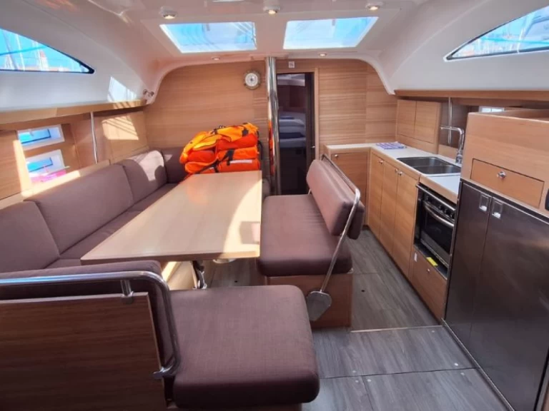 Pronájem lodi Elan Impression 45.1 v Trogir na Samboatu