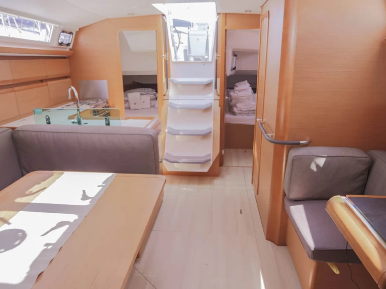 Jeanneau Sun Odyssey 449 jednotlivci a charterové společnosti v Lidingö