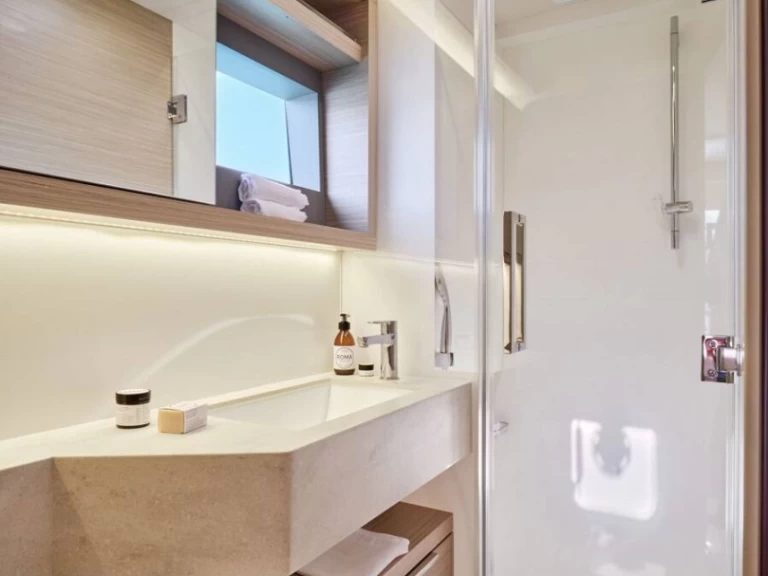 Pronájem Katamarán Lagoon s licencí