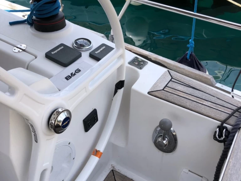 Elan Impression 40 jednotlivci a charterové společnosti v Pula