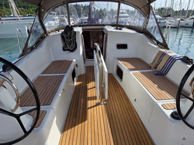 Jeanneau Sun Odyssey 380 jednotlivci a charterové společnosti v Pula