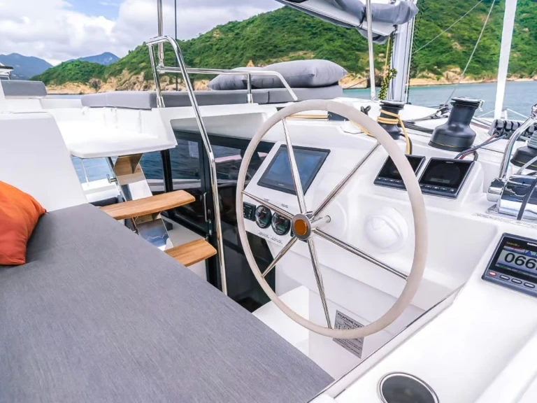Pronájem Katamarán Fountaine Pajot s licencí