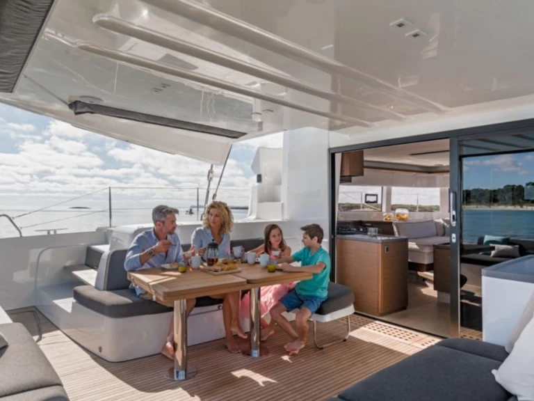 Pronájem Katamarán Lagoon s licencí