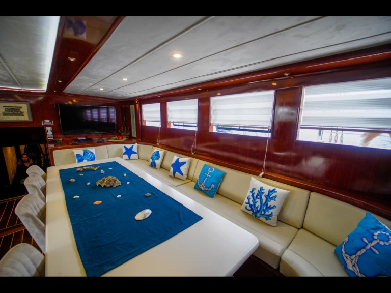  QUEEN OF RTT jednotlivci a charterové společnosti v Marmaris