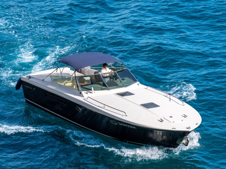 Pronájem lodi Positano lákavé ceny Itama 38