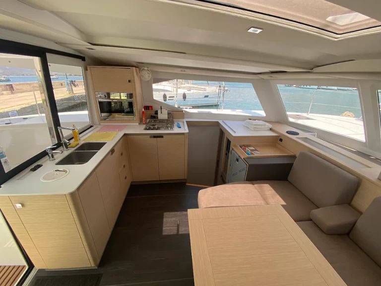 Pronájem Katamarán Fountaine Pajot s licencí