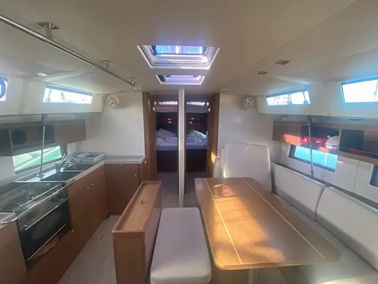 Pronájem Plachetnice Bénéteau s licencí