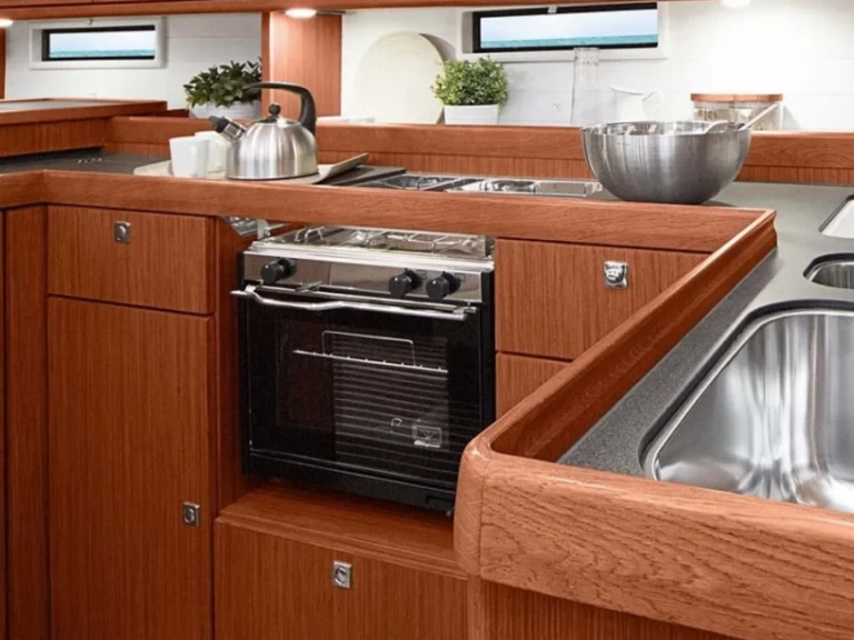 Pronajmout si Bavaria Cruiser 51 v Alimos