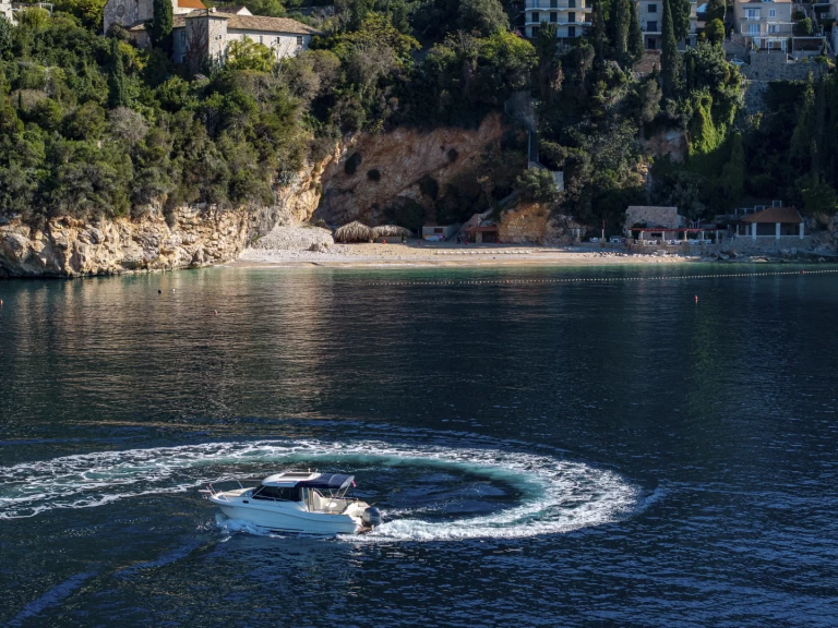Jeanneau Merry Fisher 725 jednotlivci a charterové společnosti v Dubrovník