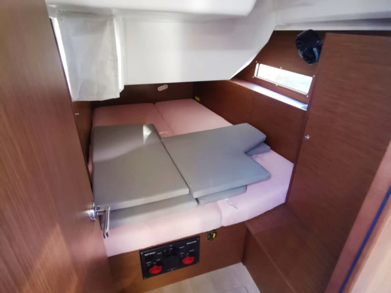 Pronajmout Plachetnice se skipperem či ne Bénéteau v Pomer