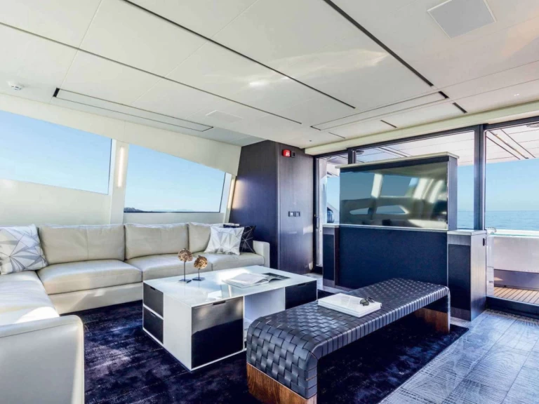 Pronájem Jachta Pershing s licencí