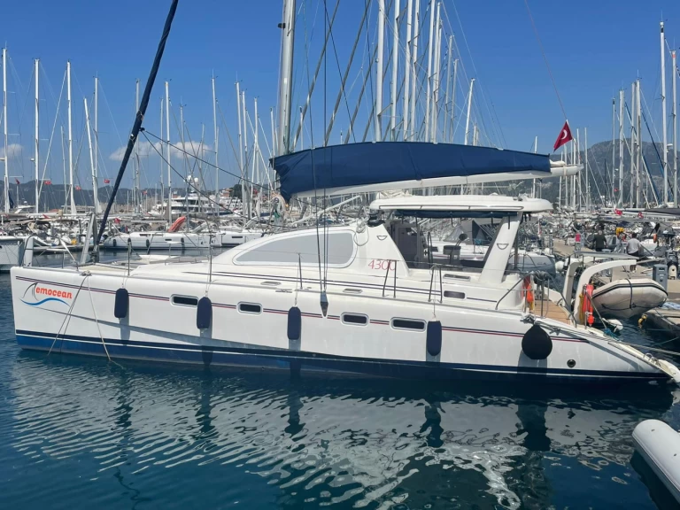 Pronajmout si Leopard Catamarans / Robertson & Caine Leopard 4300 v Fethiye