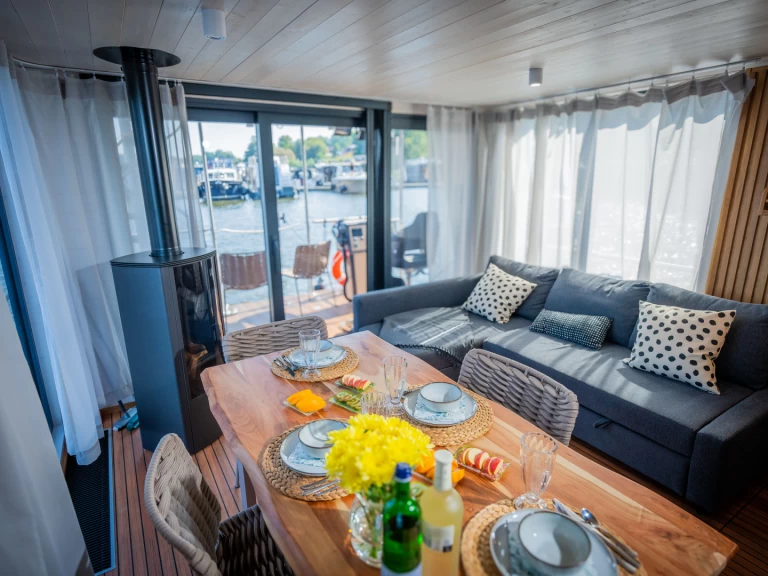 Pronajmout Říční loď se skipperem či ne WOMA v Fürstenberg/Havel