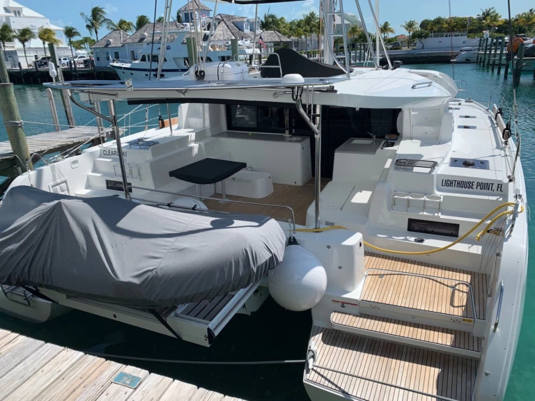 Pronájem Katamarán Lagoon s licencí