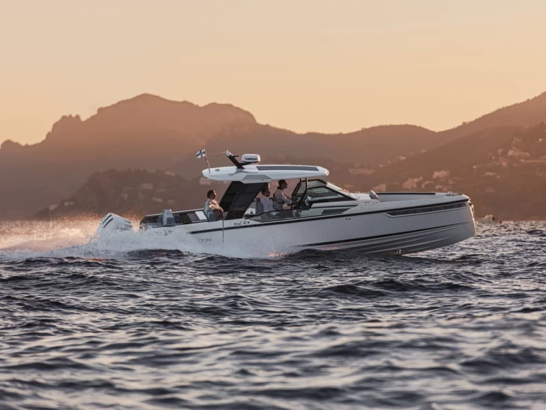 Pronajmout Motorová loď se skipperem či ne Saxdor v Sukošan