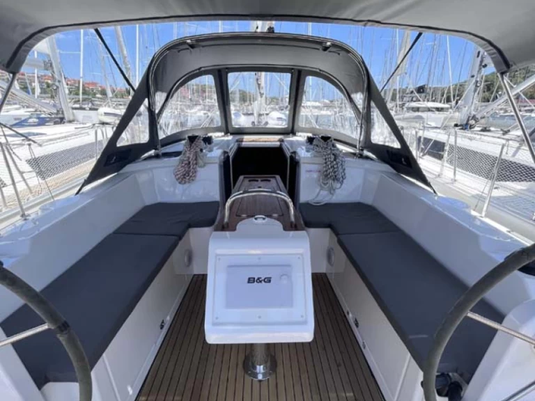 Bavaria Bavaria C38 jednotlivci a charterové společnosti v Biograd Na Moru