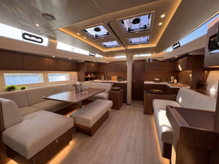 Bavaria Bavaria C57 jednotlivci a charterové společnosti v Trogir