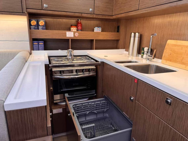 Pronájem lodi Trogir lákavé ceny Bavaria C57