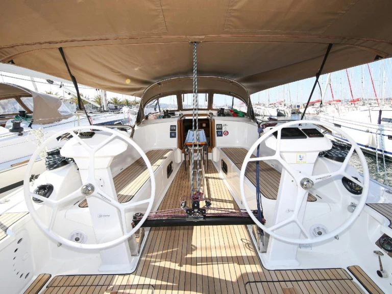 Pronajmout si Bavaria Cruiser 41S v Murter-Kornati