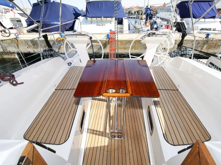 Pronajmout Plachetnice se skipperem či ne Bavaria v Murter-Kornati