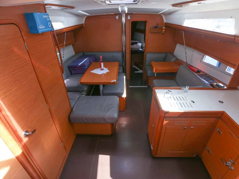 Pronájem lodi Golfo Aranci lákavé ceny Dufour 412