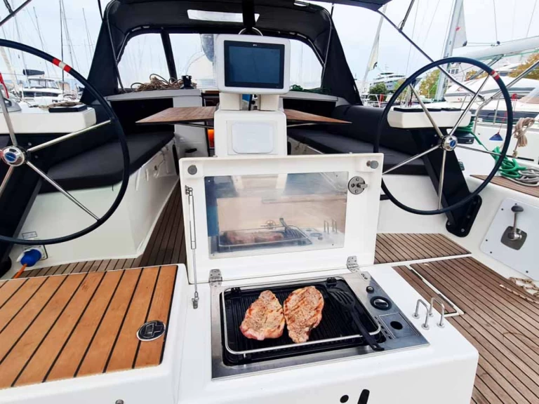 Pronajmout Plachetnice se skipperem či ne Dufour v Jezera