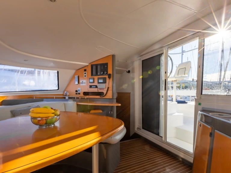 Pronajmout Katamarán se skipperem či ne Fountaine Pajot v Punat