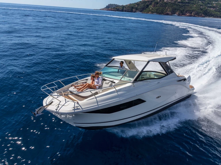 Motorová loď k pronájmu v Ayia Napa za nejlepší cenu