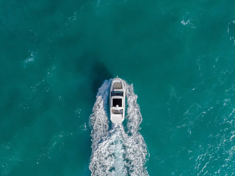 Pronajmout si Sea Ray Sundancer 320 v Ayia Napa