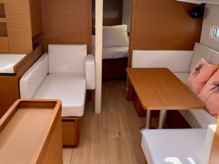 Pronájem Plachetnice Jeanneau s licencí